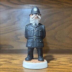Robert Harrop Doggie People- UK 
Ceramic Police Officer Figurine